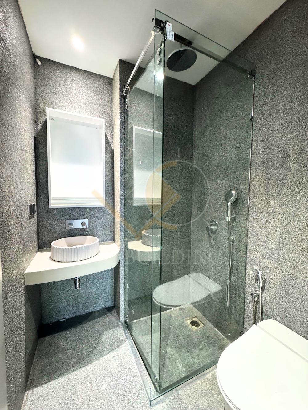 Shower Screen 1 - Close